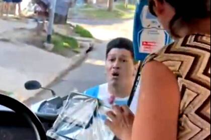 Los agresores cortaron el paso al colectivo