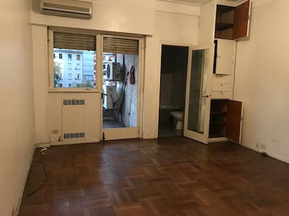 Los aires que estaban en la terraza se colgaron en la parte exterior del edificio.