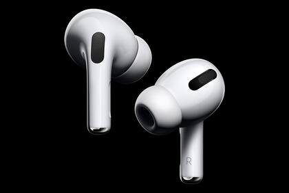 Los AirPods Pro de Apple tienen un nuevo diseño con puntas de silicona para ajustarlo mejor a diferentes tamaños de orejas
