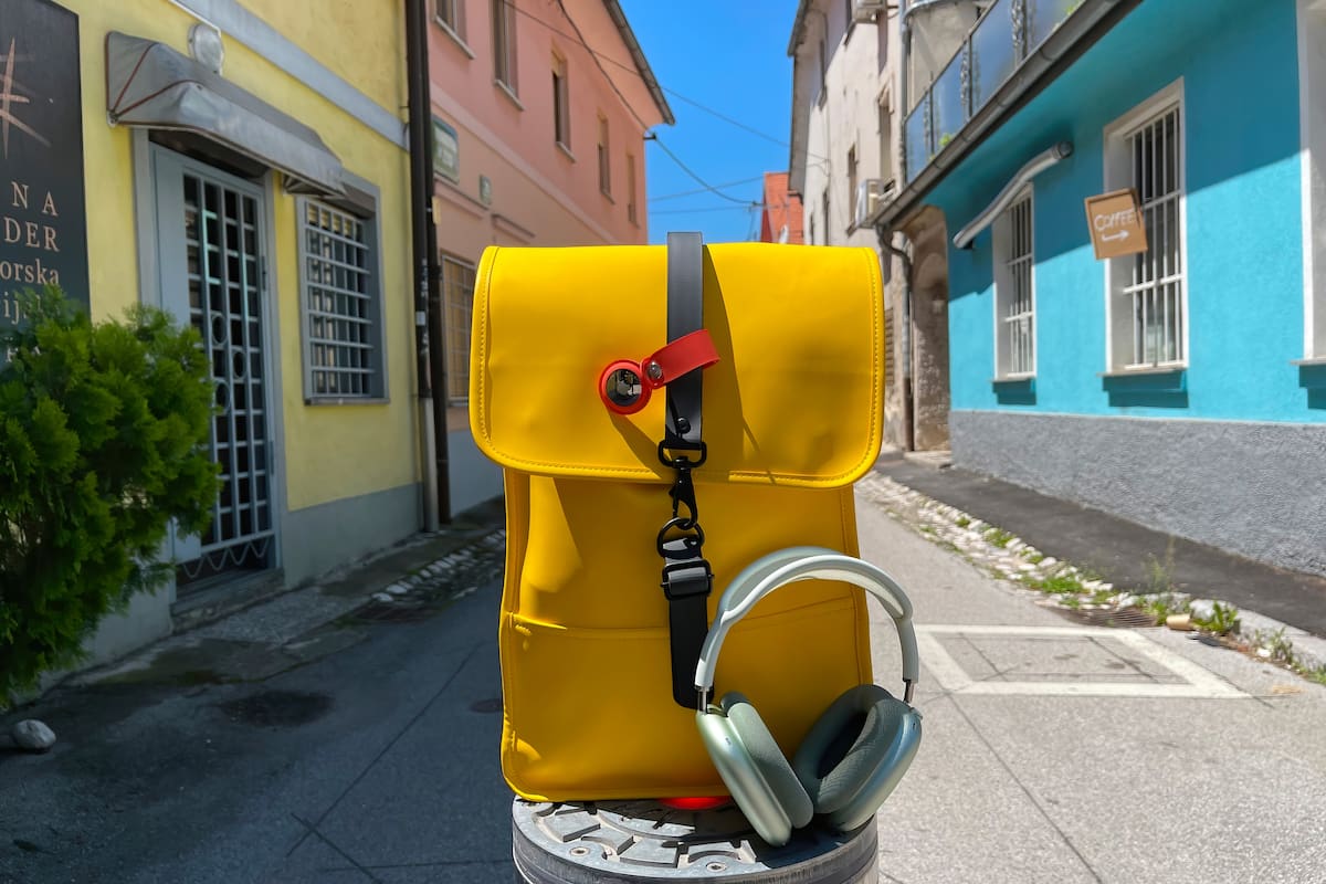 Los AirTags de Apple, como los SmartTags de Samsung o los Tile, son balizas Bluetooth que permiten localizar objetos a distancia