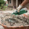 El truco de mezclar detergente con hormigón para reparaciones sencillas