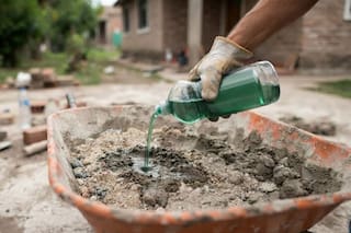 El truco de mezclar detergente con hormigón para reparaciones sencillas