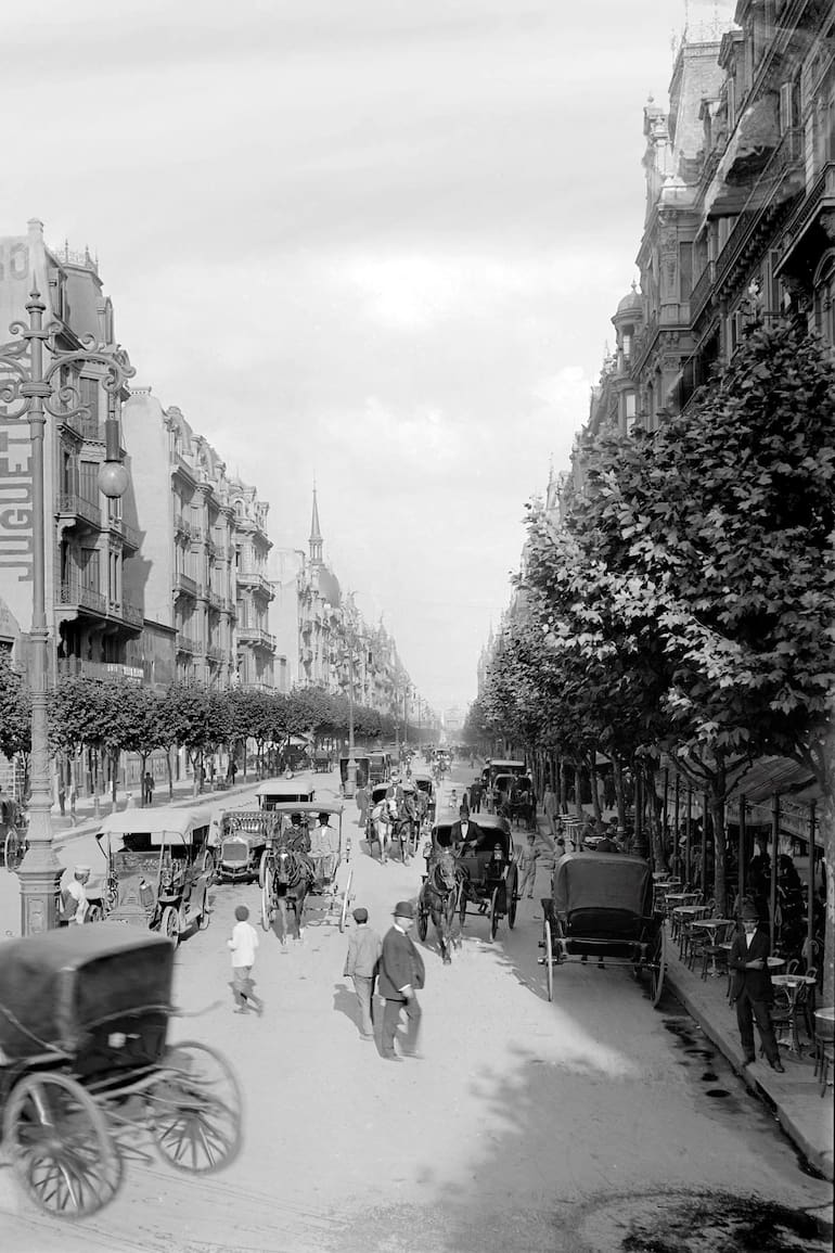 Los albores de la Av. de Mayo.