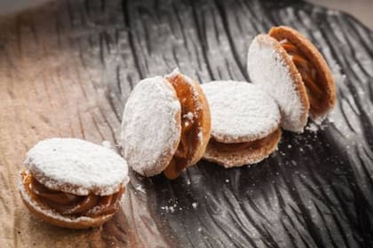 Los alfajores son un clásico argentino y estos de coco con una fácil opción para hacer en casa (Foto ilustrativa Unsplash)