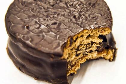 Los alfajores son un ícono nacional y tienen tantas versiones que pueden conformar a todos los paladares. Foto: Archivo