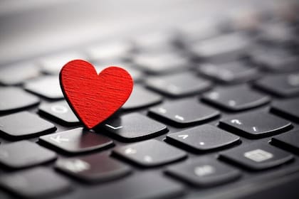 Los algoritmos de las redes sociales están deformando sus puntos de vista sobre todo tipo de interacciones y reforzando los sesgos iniciales