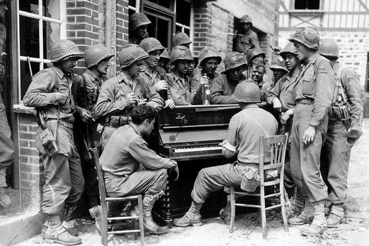 Los Aliados disfrutan de la música durante los largos años de la Segunda Guerra Mundial