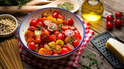 Los alimentos ácidos, como el tomate, pueden irritar el revestimiento de la boca