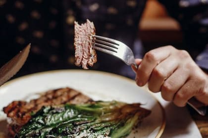 Los alimentos con alto contenido de hierro pueden ayudar a quienes tengan anemia