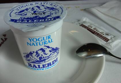 Los alimentos fermentados como por ejemplo el yogur son de gran ayuda para recuperar la salud intestinal