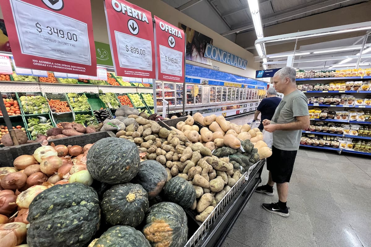 Los alimentos impulsaron al alza a las canastas básicas en julio