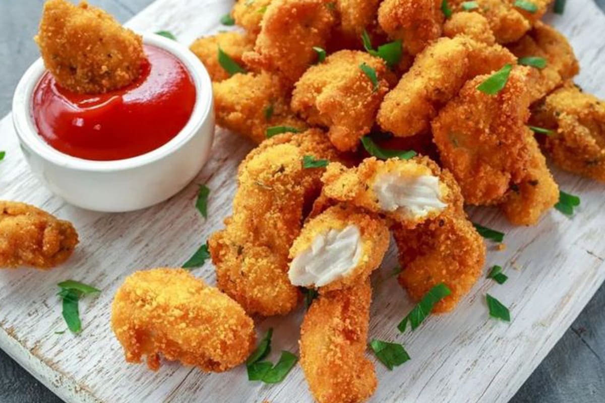 Los alimentos procesados pueden tener altos niveles de grasa, sal y azúcar.