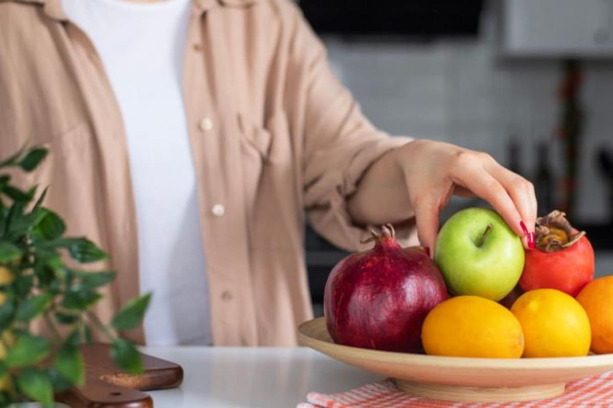 Los alimentos que más aumentaron en el mes fueron el tomate, limón y el pollo