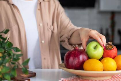 Los alimentos que más aumentaron en el mes fueron el tomate, limón y el pollo