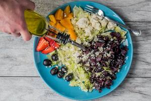 Los alimentos saludables son la mejor opción para cuidar la salud; algunos productos pueden funcionar como remedios caseros para las várices de las piernas