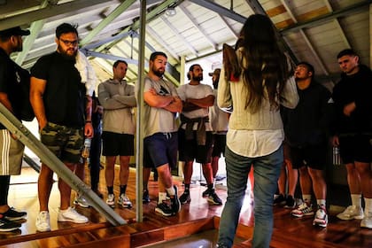 Los All Blacks, durante la visita a la ESMA