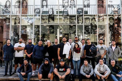 Los All Blacks en la ESMA, durante una visita reciente