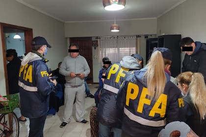 Los allanamientos fueron hechos por la Policía Federal Argentina