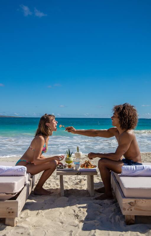 Los almuerzos en la playa suelen ser informales, muy del tipo “picoteo”.
