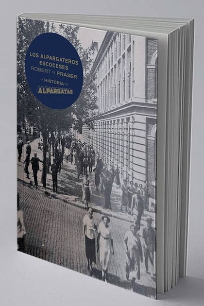 Los alpargateros escoceses, la monumental obra de Robert Fraser que es un meticuloso recorrido por la historia de la Fábrica Argentina de Alpargatas