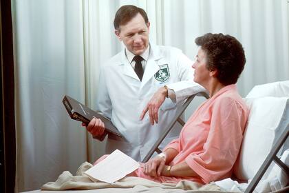 Los altos costos de la atención médica son uno de los aspectos que generan insatisfacción en los expatriados que llegan a EE.UU.