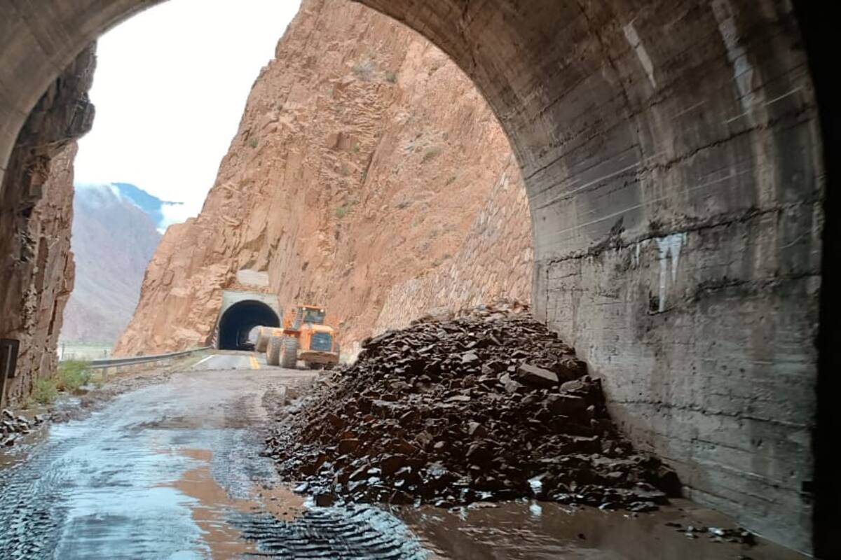 Los aludes en las rutas de Mendoza complican la circulación vehicular