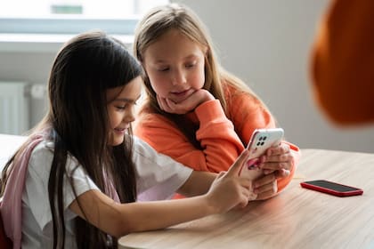 Los alumnos de todos los niveles del colegio no podrán utilizar el celular durante toda la jornada escolar