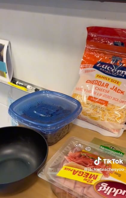 Los alumnos llevaron otros ingredientes para rellenar sus arepas