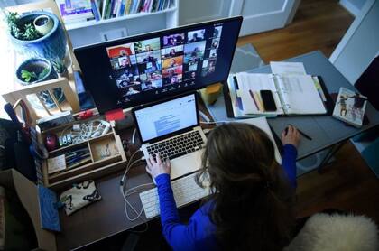 Los alumnos muchas veces no tienen espacios adecuados para el estudio en casa, señala Baldeón.