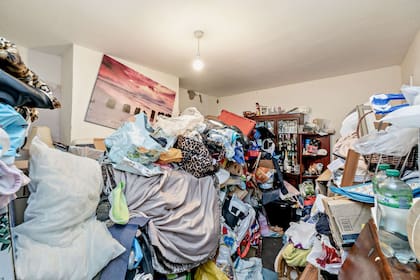 Los ambientes tienen desde comidas y blanquería hasta viejos juguetes
