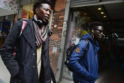 Los amigos, su última experiencia biodramática interpretada por dos senegaleses