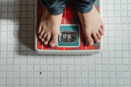 Los análisis de sangre realizados demostraron ser más sensibles que las imágenes cerebrales para detectar la influencia de la obesidad en la progresión de la enfermedad