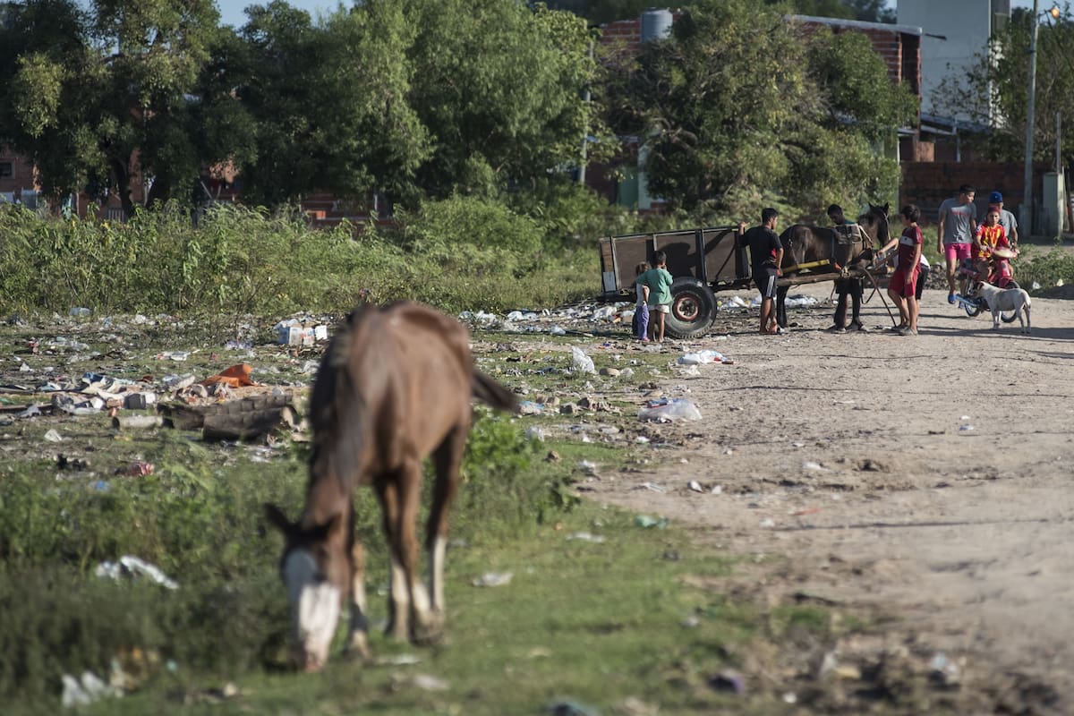 Los analistas advierten que la situación quedó agravada por la cuarentena; qué medidas podrían ayudar a la población vulnerable