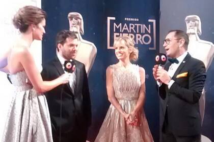 Los anfitriones, Guido Kaczka y Mariana Fabbiani, listos para dar por comenzada la ceremonia