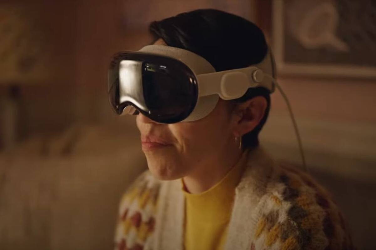 Los anteojos Vision Pro de Apple tienen cámaras externas para mostrarle en tiempo real el entorno a la persona que los está usando, y tienen una pantalla externa para mostrar sus ojos