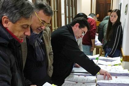 Los apoderados, ayer, en la audiencia pública