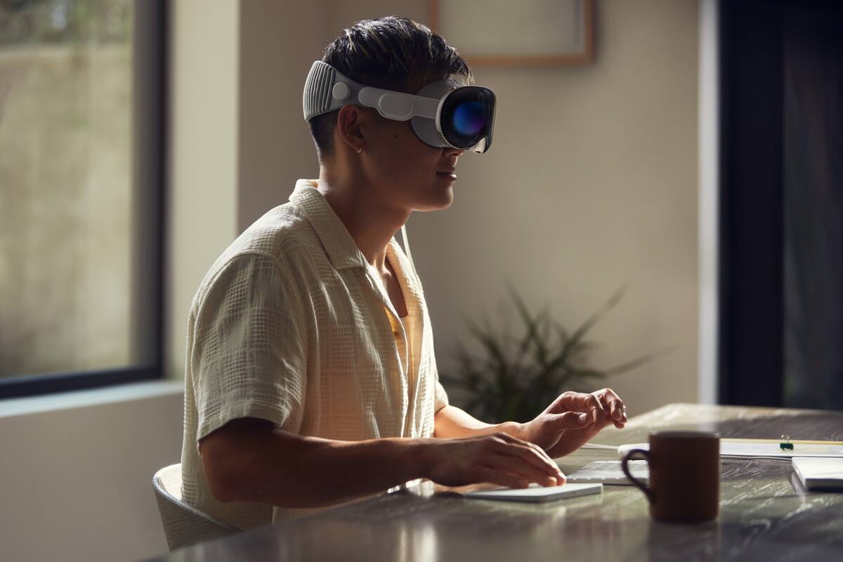 Los Apple Vision Pro estarán disponibles a principios de 2024 por un precio de 3499 dólares; Apple los piensa tanto para un uso hogareño como corporativo