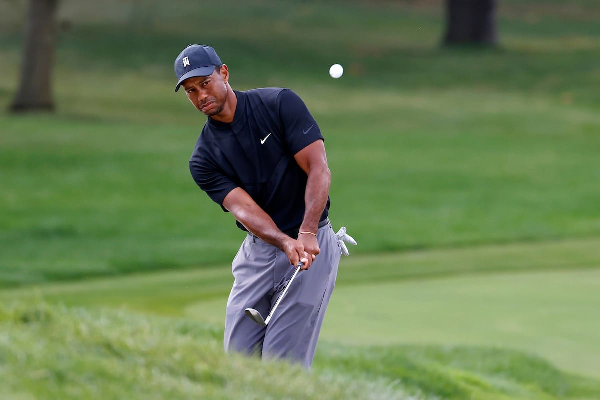 Los approaches fueron lo mejor de Tiger Woods en la tercera vuelta del BMW Championship, pero las fallas en el juego de green y algunas salidas le costaron caras.