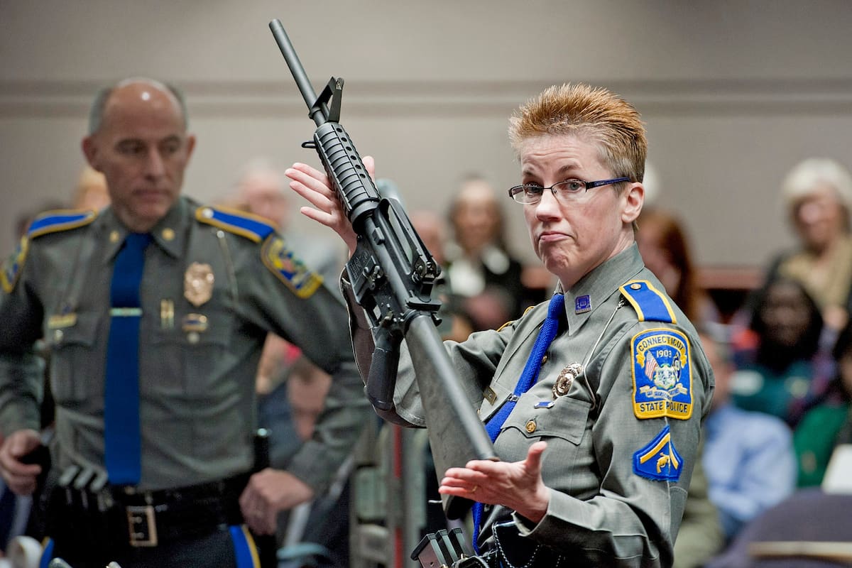 “Los AR-15 están diseñados para matar a varios combatientes enemigos a la vez”, describió un especialista