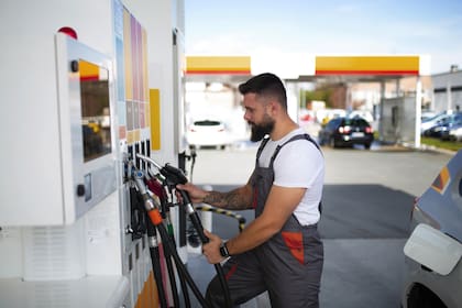 Los aranceles del 10% impuestos por Trump a la energía canadiense podrían elevar los precios de la gasolina