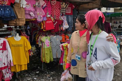 Los aranceles encarecerán zapatillas, jeans y casi toda la ropa en EEUU, advierte el sector textil