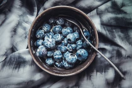 Los arándanos son ricos en antocianinas que favorecen una tolerancia saludable al estrés y son antiinflamatorias en todo el cuerpo, particularmente en el cerebro