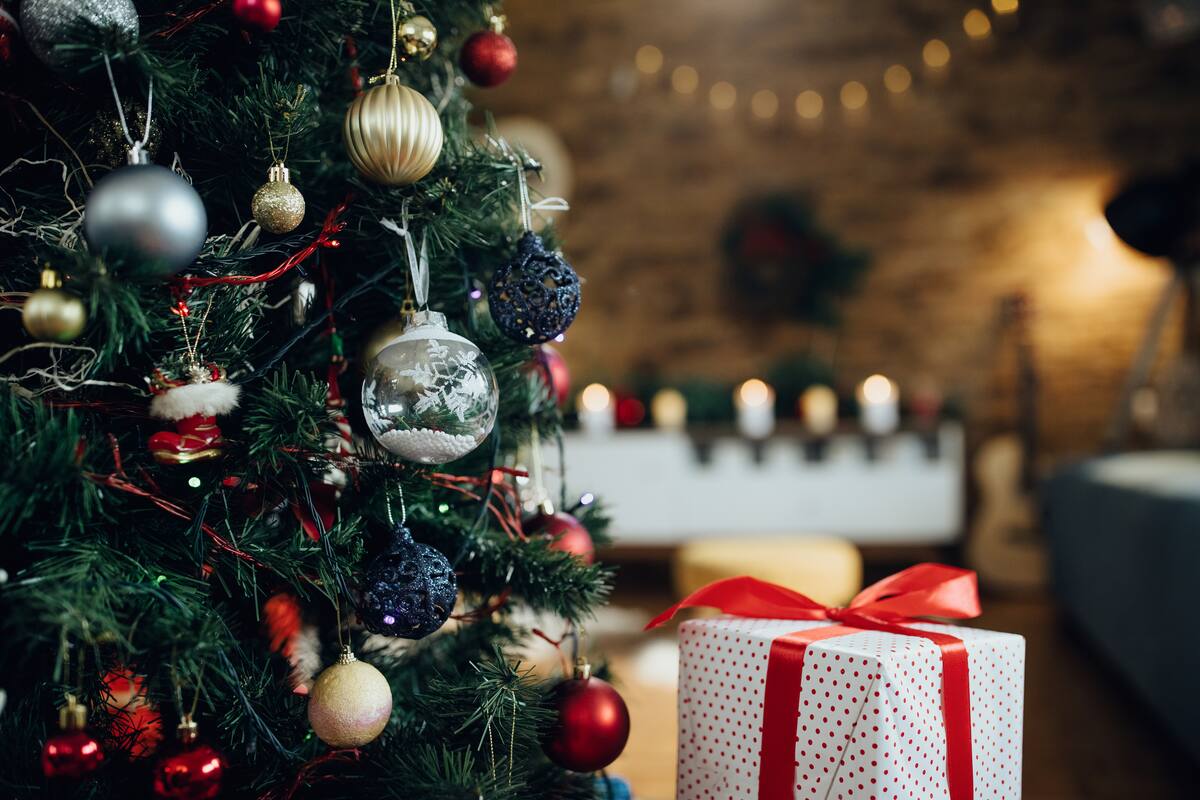 Los árboles navideños están con descuentos en diciembre en varias tiendas de EE.UU. (Archivo)