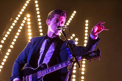 Arctic Monkeys cierran la primera noche