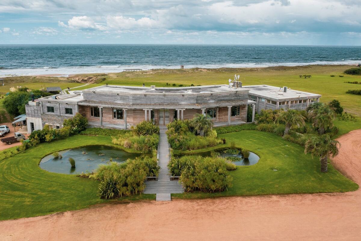 Los argentinos compran propiedades en el país vecino atraídos por su cercanía, la renta de los alquileres en dólares superior a la local, y la estabilidad política y jurídica; la oferta de proyectos y los precios