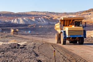 La economía cayó 1,5% mensual en abril
