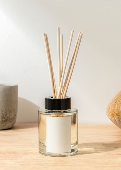 Los aromatizantes de ambiente, aunque dan una sensación de frescura, pueden liberar compuestos químicos que irritan las vías respiratorias y empeoran alergias (Foto de carácter ilustrativo: Freepik)