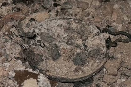 Los arqueólogos que hallaron la tumba al sur de Jerusalén señalaron que el espejo estaba en un estado "como si lo hubieran hecho ayer"