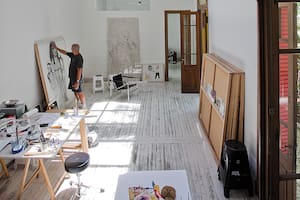 Los artistas Pat Andrea y Cristina Ruiz Guiñazú comparten su colorido universo de afectos y creatividad entre Buenos Aires y París.