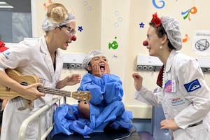 Así se forma un payaso de hospital en la Argentina